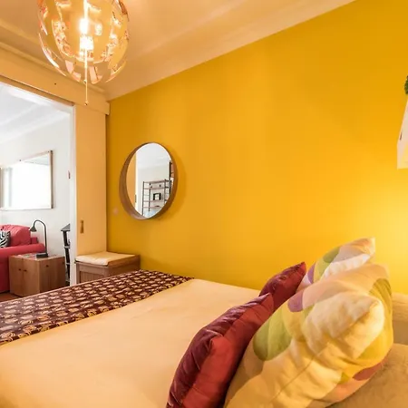 Cozy In Historic Center Lisbona