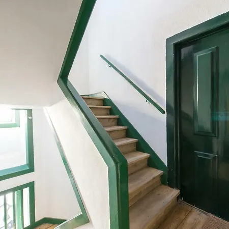 Апартаменты Cozy In Historic Center Лиссабон