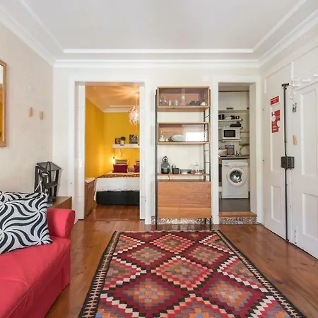 Cozy In Historic Center Лиссабон